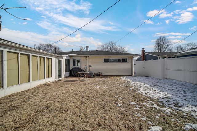 7742 Catalpa Avenue, Hammond, IN 46324