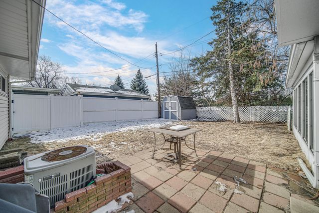 7742 Catalpa Avenue, Hammond, IN 46324