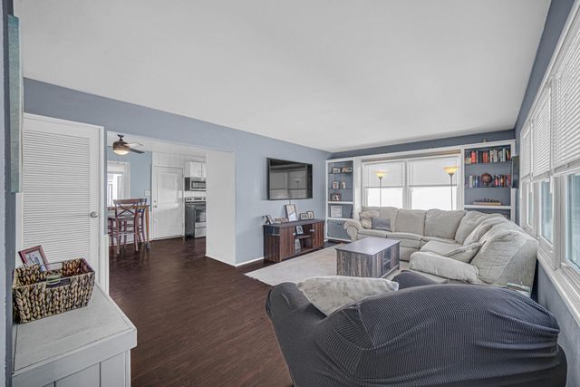 7742 Catalpa Avenue, Hammond, IN 46324