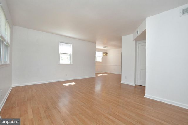 432 N COLES AVE, Maple Shade, NJ 08052