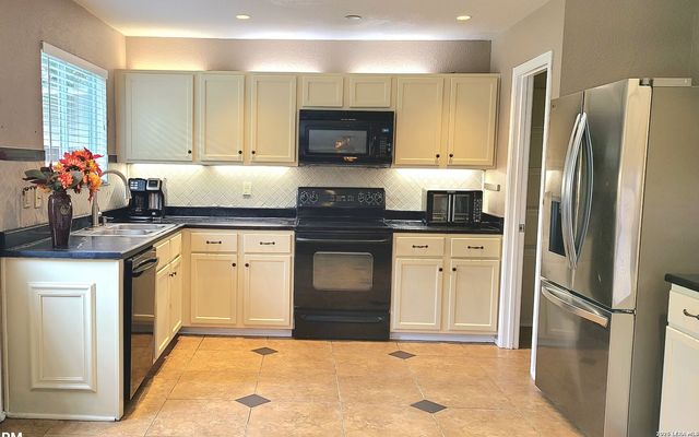 8426 Silver Brush, San Antonio, TX 78254