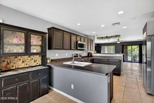 528 S 111TH Place, Mesa, AZ 85208