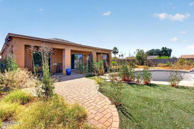 528 S 111TH Place, Mesa, AZ 85208