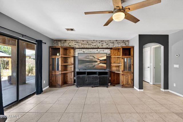 528 S 111TH Place, Mesa, AZ 85208