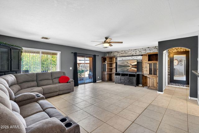 528 S 111TH Place, Mesa, AZ 85208