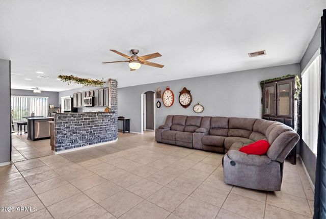 528 S 111TH Place, Mesa, AZ 85208