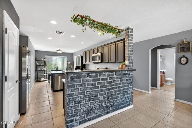 528 S 111TH Place, Mesa, AZ 85208