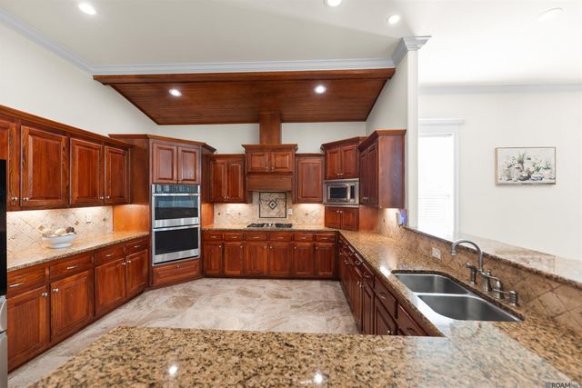 1902 Royal Troon Ct, Zachary, LA 70791