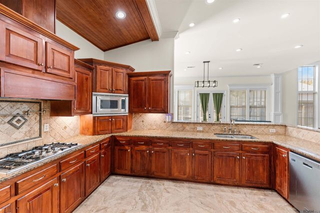 1902 Royal Troon Ct, Zachary, LA 70791