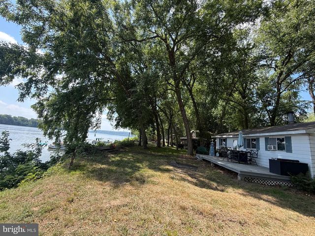 49 BEECH ISL, Middletown, PA 17057