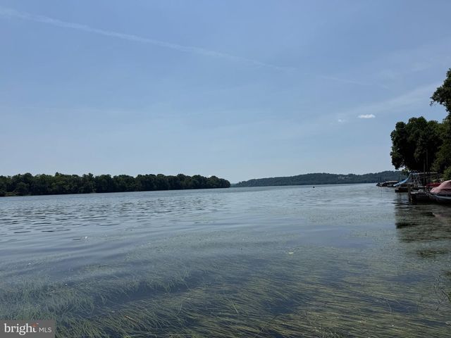 49 BEECH ISL, Middletown, PA 17057