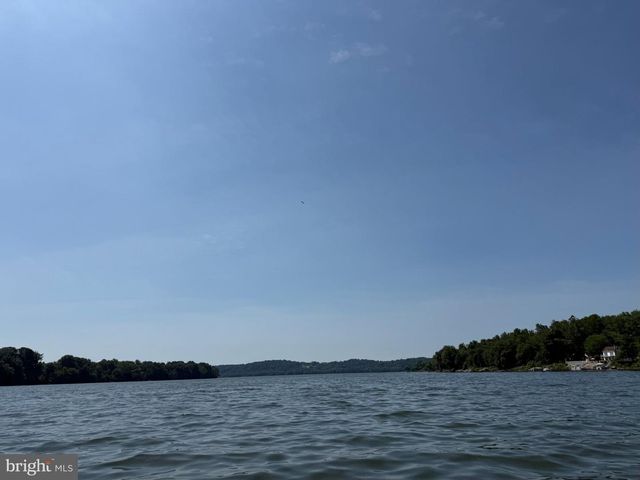 49 BEECH ISL, Middletown, PA 17057