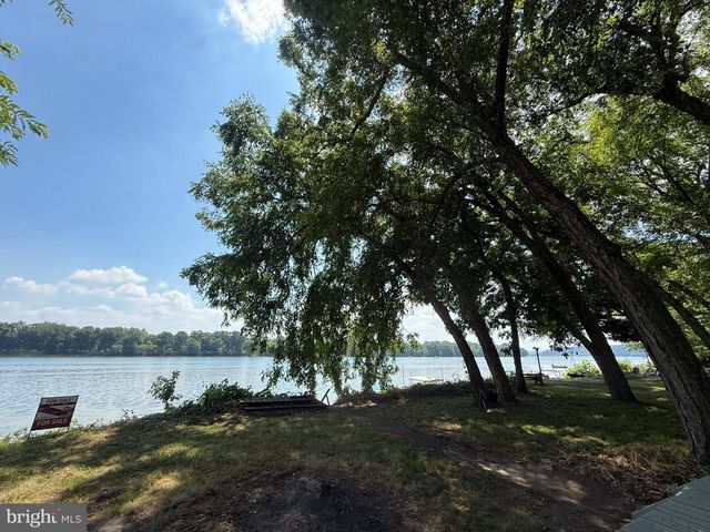 49 BEECH ISL, Middletown, PA 17057