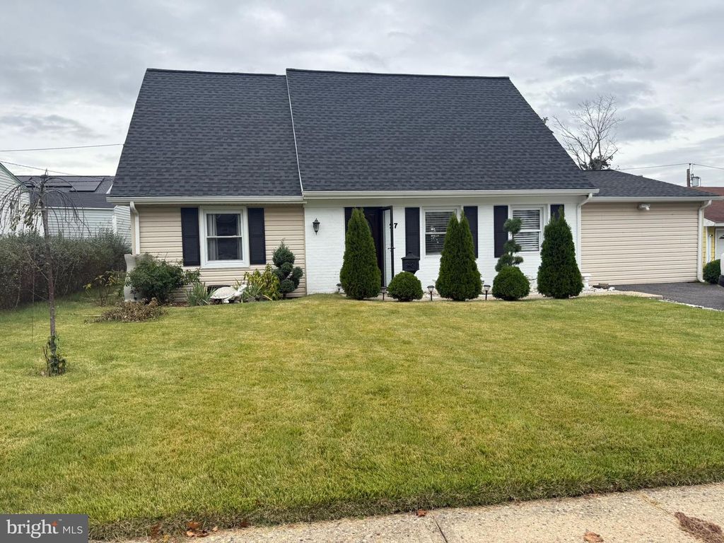 27 MIDDLETON LN, Willingboro, NJ 08046
