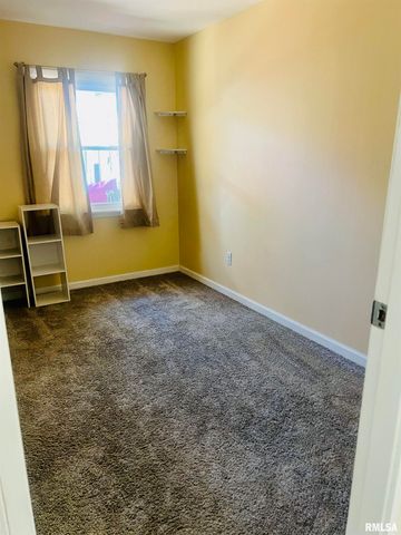 1327 FENLEY Avenue, Pekin, IL 62554