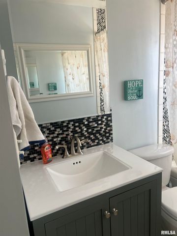 1327 FENLEY Avenue, Pekin, IL 62554