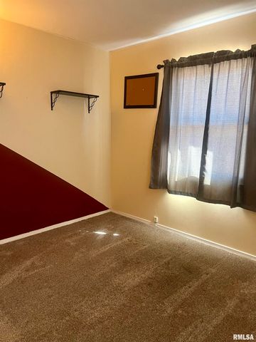 1327 FENLEY Avenue, Pekin, IL 62554