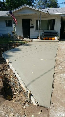 1327 FENLEY Avenue, Pekin, IL 62554