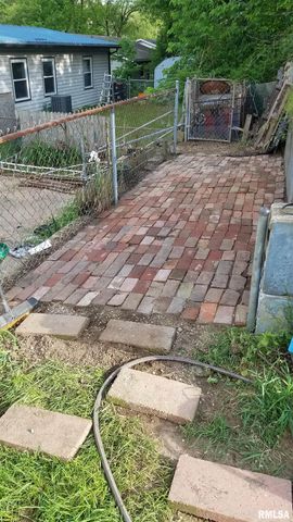 1327 FENLEY Avenue, Pekin, IL 62554