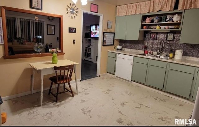 1327 FENLEY Avenue, Pekin, IL 62554