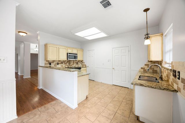 10215 Hedge Way Drive, Houston, TX 77065