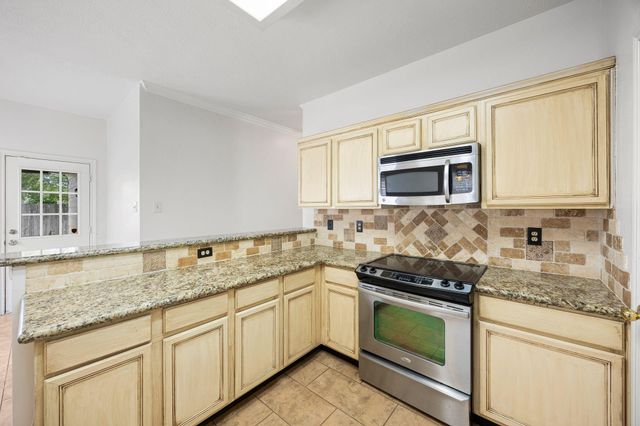 10215 Hedge Way Drive, Houston, TX 77065