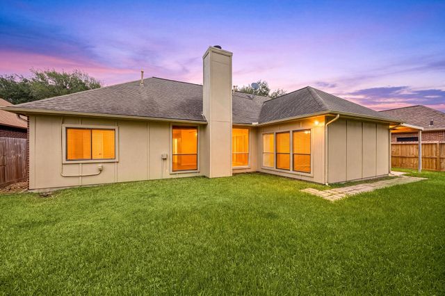 10215 Hedge Way Drive, Houston, TX 77065