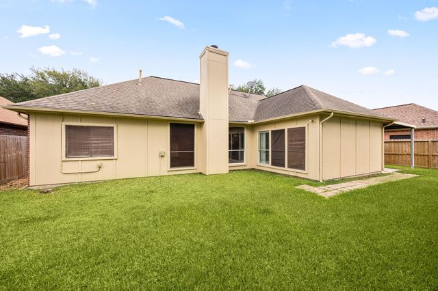 10215 Hedge Way Drive, Houston, TX 77065