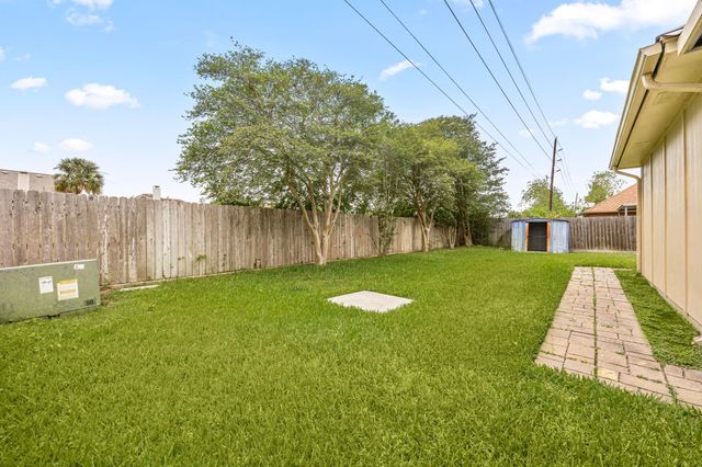 10215 Hedge Way Drive, Houston, TX 77065