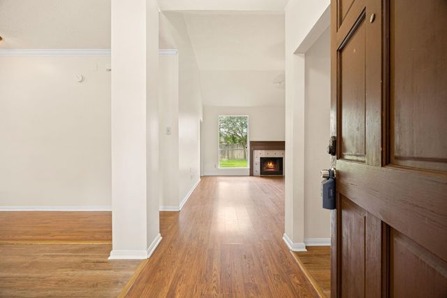 10215 Hedge Way Drive, Houston, TX 77065