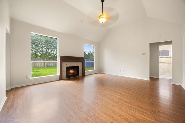 10215 Hedge Way Drive, Houston, TX 77065