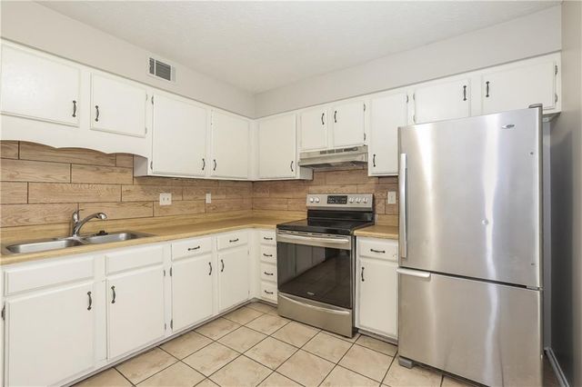 442 Sherwood Oaks Road, Stone Mountain, GA 30087
