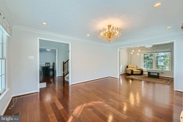 8 SAPPHIRE HILL CT, Baltimore, MD 21209