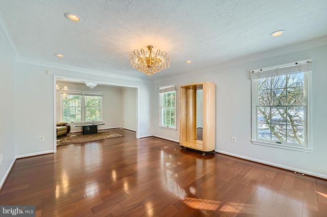 8 SAPPHIRE HILL CT, Baltimore, MD 21209