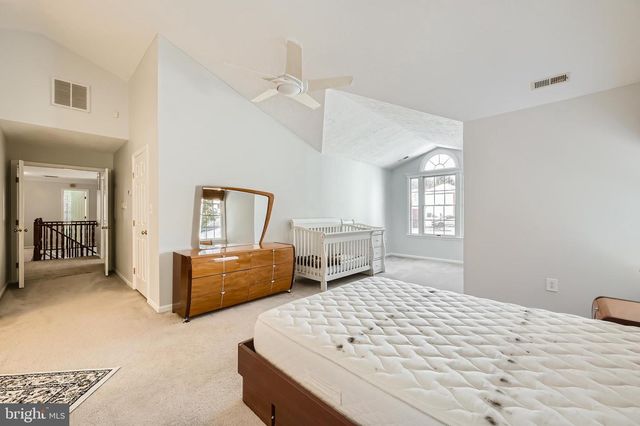 8 SAPPHIRE HILL CT, Baltimore, MD 21209
