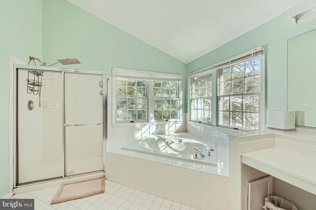 8 SAPPHIRE HILL CT, Baltimore, MD 21209