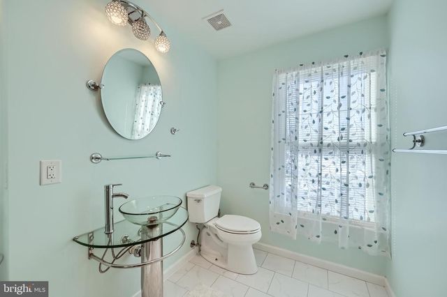 8 SAPPHIRE HILL CT, Baltimore, MD 21209