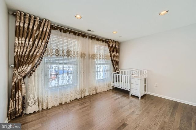 8 SAPPHIRE HILL CT, Baltimore, MD 21209