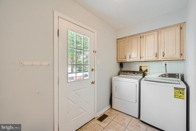 8 SAPPHIRE HILL CT, Baltimore, MD 21209