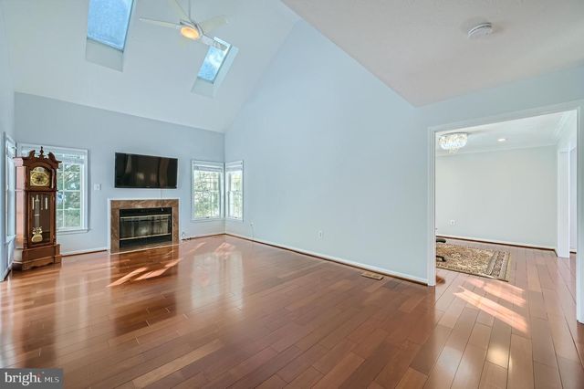 8 SAPPHIRE HILL CT, Baltimore, MD 21209