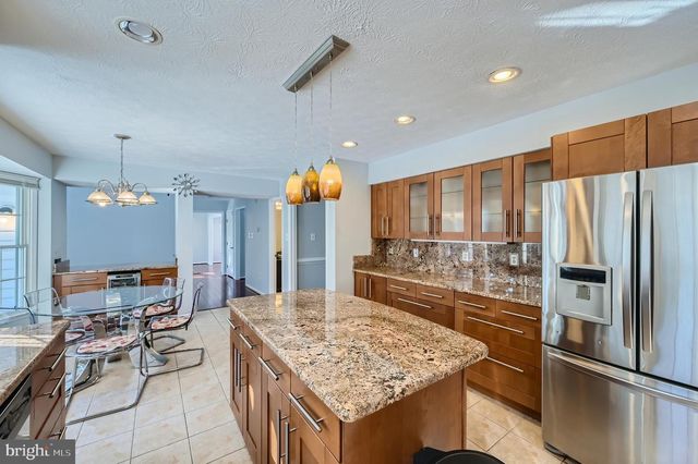 8 SAPPHIRE HILL CT, Baltimore, MD 21209