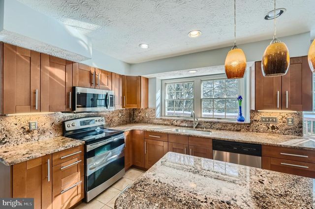 8 SAPPHIRE HILL CT, Baltimore, MD 21209