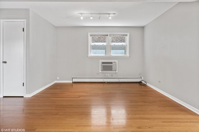 4912 W Berteau Avenue, Chicago, IL 60641