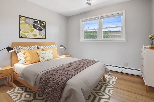4912 W Berteau Avenue, Chicago, IL 60641