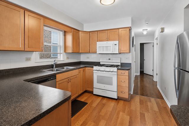4912 W Berteau Avenue, Chicago, IL 60641