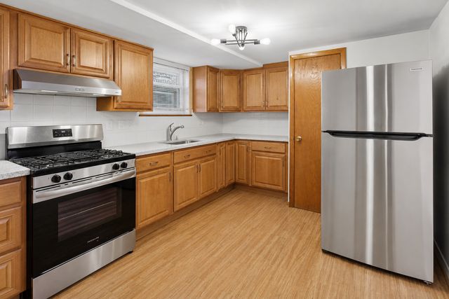 4912 W Berteau Avenue, Chicago, IL 60641