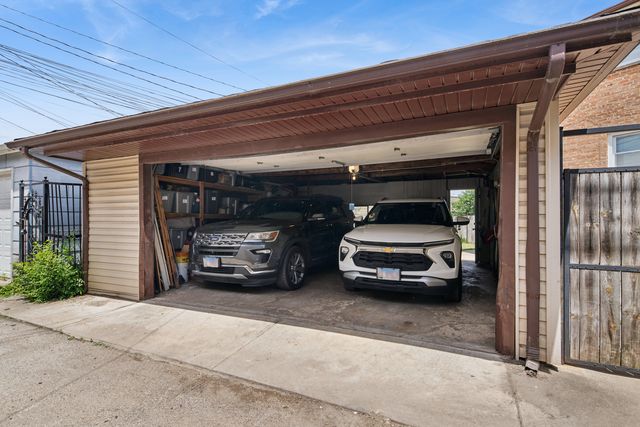 4912 W Berteau Avenue, Chicago, IL 60641