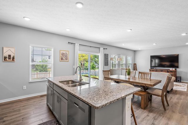 284 Shady Hollow Drive, Commercial Point, OH 43116