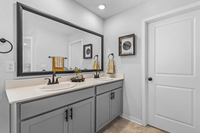 284 Shady Hollow Drive, Commercial Point, OH 43116