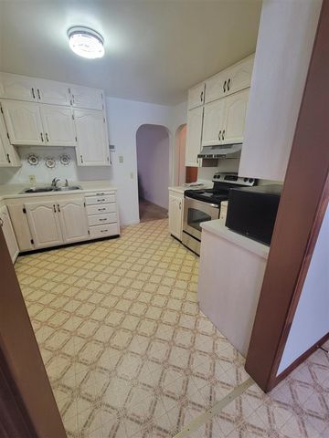 2288 W Giles Road, Muskegon, MI 49445